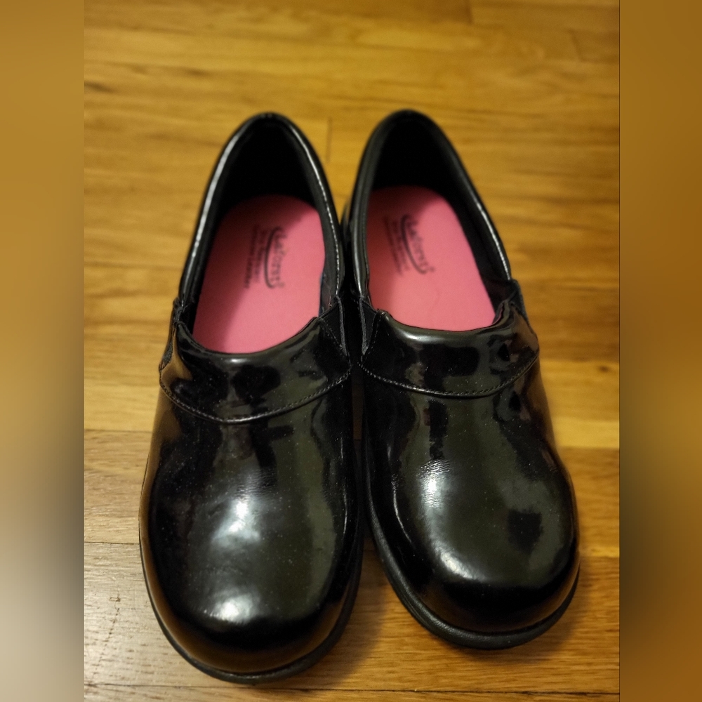 LAFORST BLACK PATENT WORK CLOGS EUC SIZE 8 slip resistant